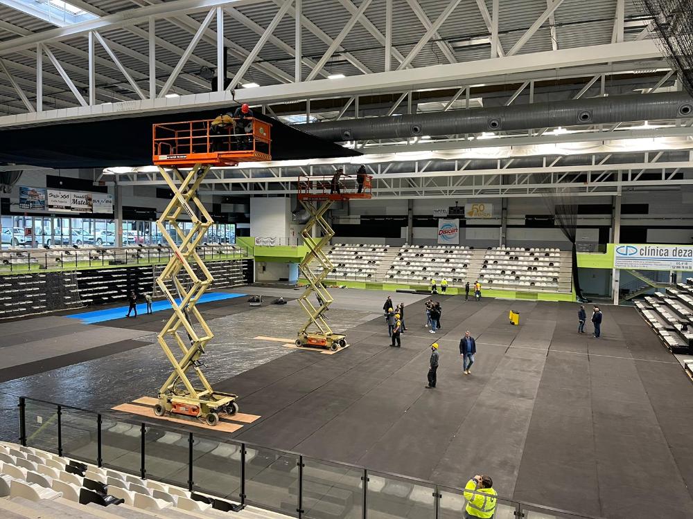 Imagen COMIENZAN LOS TRABAJOS DE MONTAJE DE LA GALA DEL COCIDO EN EL LALÍN ARENA